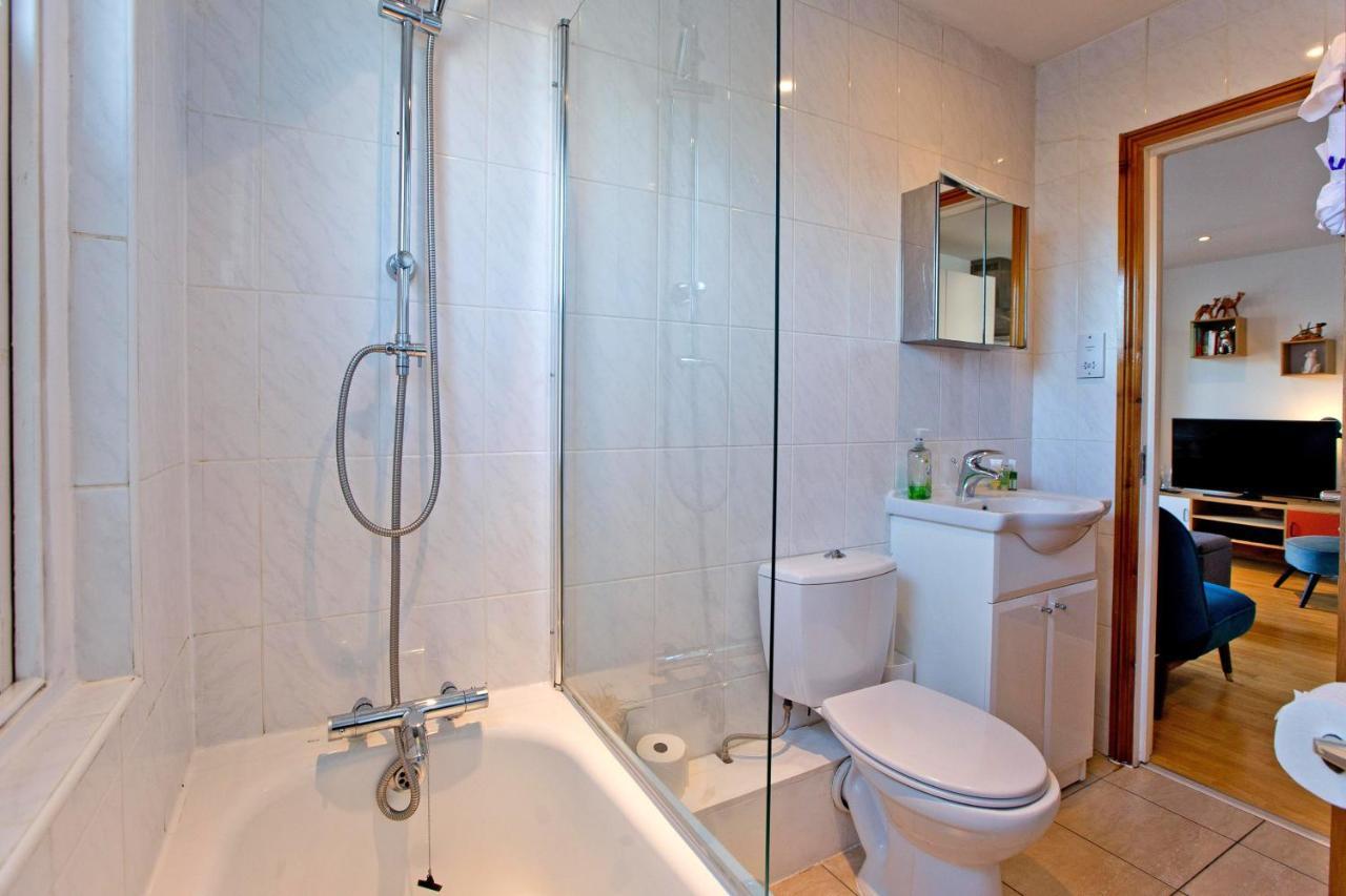 Convenient Highbury Fields 1 Bedroom - Parking By Request Apartament Londra
